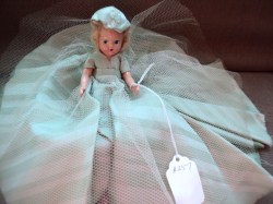 5.5'' BLONDE MOHAIR NANCY ANN STORYBOOK HP DOLL, GREEN GOWN, HAT